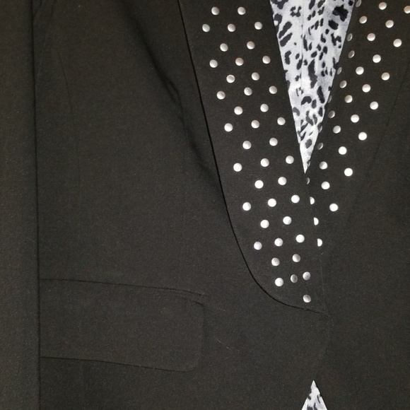 Blazer - Picture 2 of 4